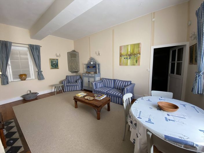 Image No.20-6 Bed Property for sale