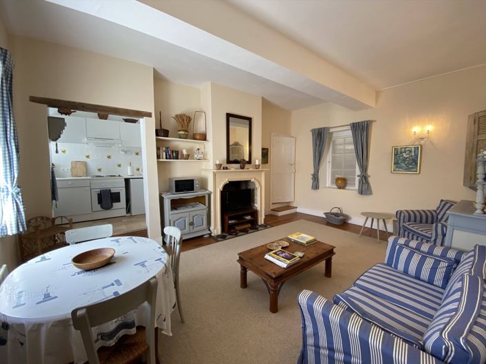 Image No.21-6 Bed Property for sale