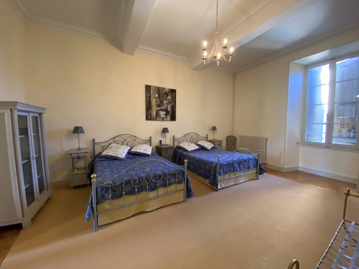 Image No.24-6 Bed Property for sale
