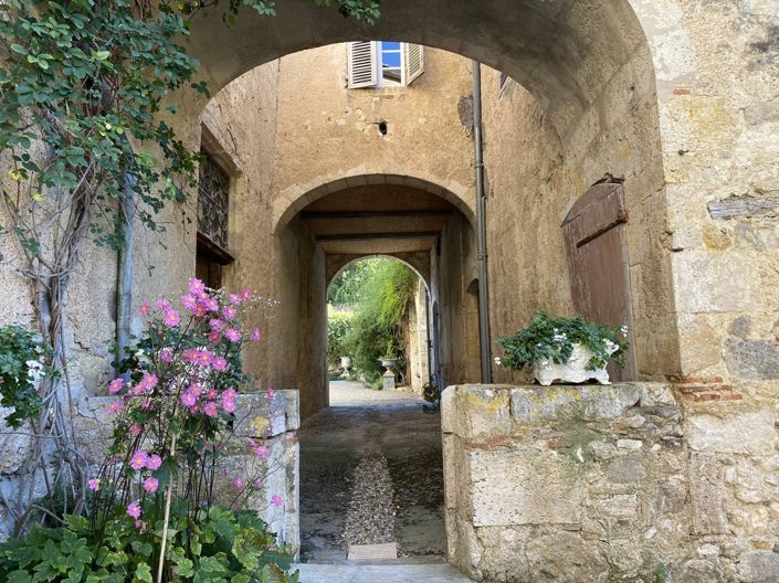 Image No.30-6 Bed Property for sale