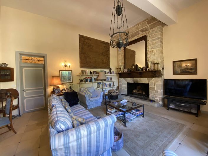 Image No.8-6 Bed Property for sale