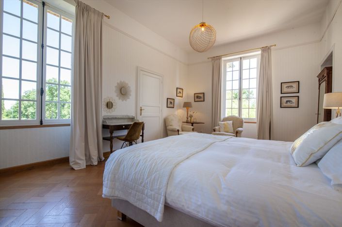 Image No.10-10 Bed Property for sale