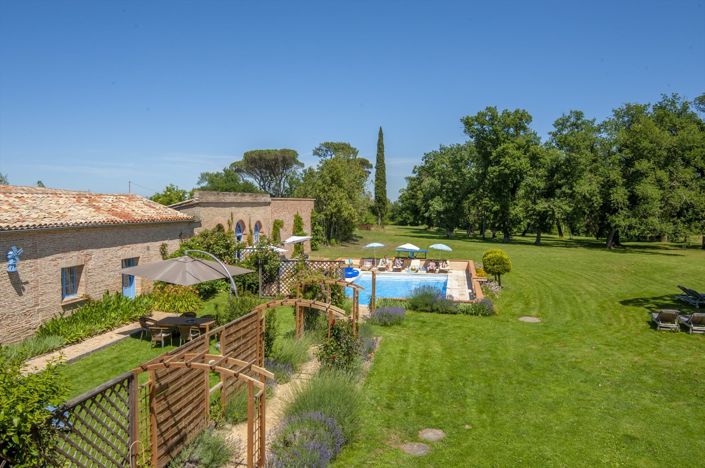 Image No.19-10 Bed Property for sale