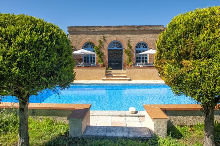 Image No.3-10 Bed Property for sale