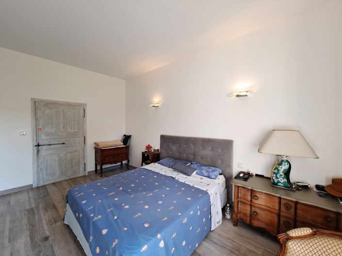 Image No.10-5 Bed House for sale