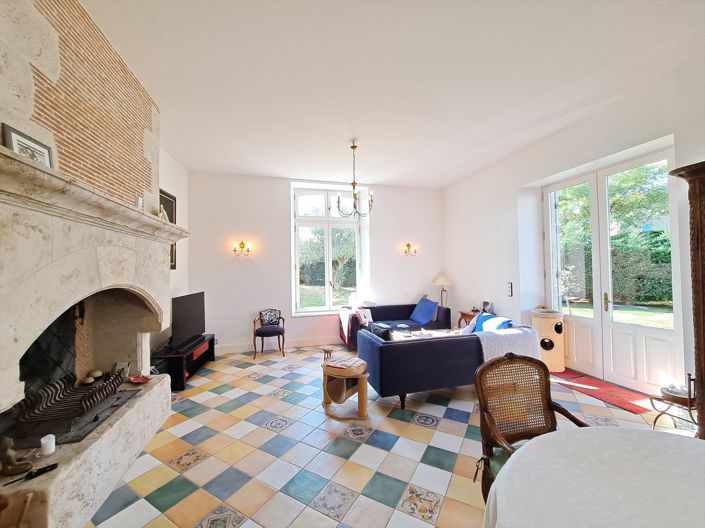 Image No.5-5 Bed House for sale