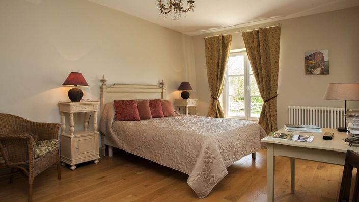 Image No.17-11 Bed Property for sale