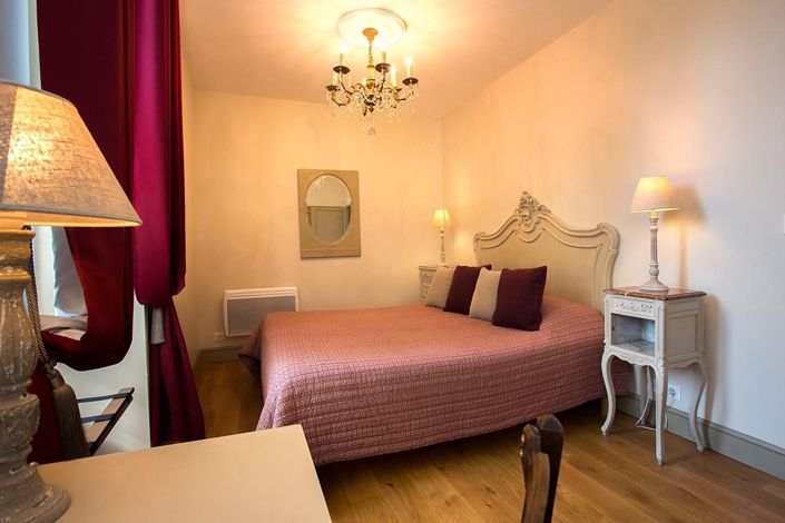 Image No.25-11 Bed Property for sale