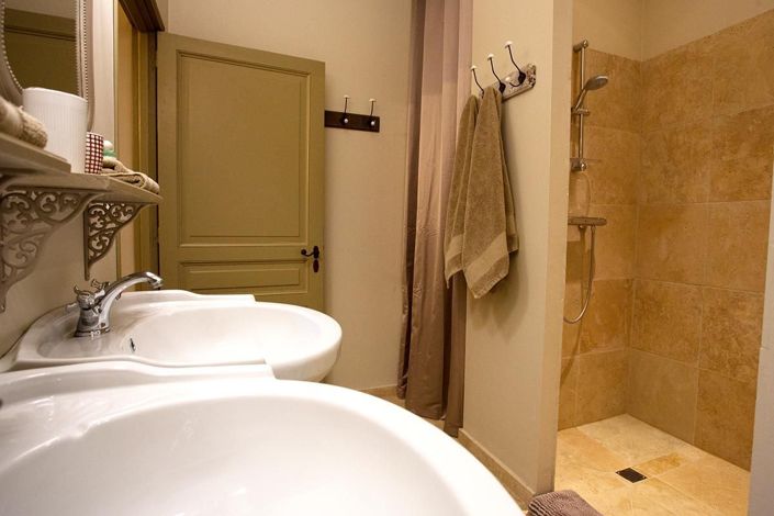 Image No.26-11 Bed Property for sale