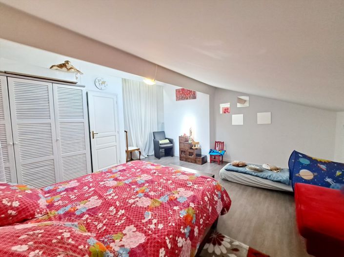 Image No.20-5 Bed House for sale