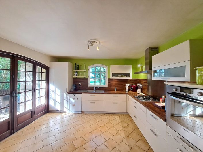 Image No.16-5 Bed House for sale