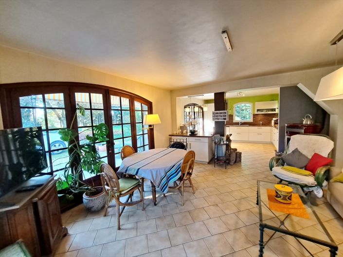 Image No.18-5 Bed House for sale