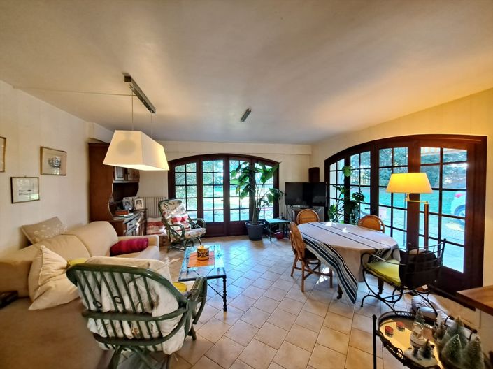 Image No.19-5 Bed House for sale