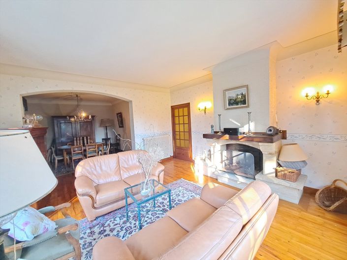 Image No.8-5 Bed House for sale