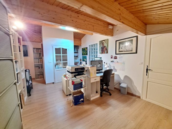 Image No.17-4 Bed House for sale