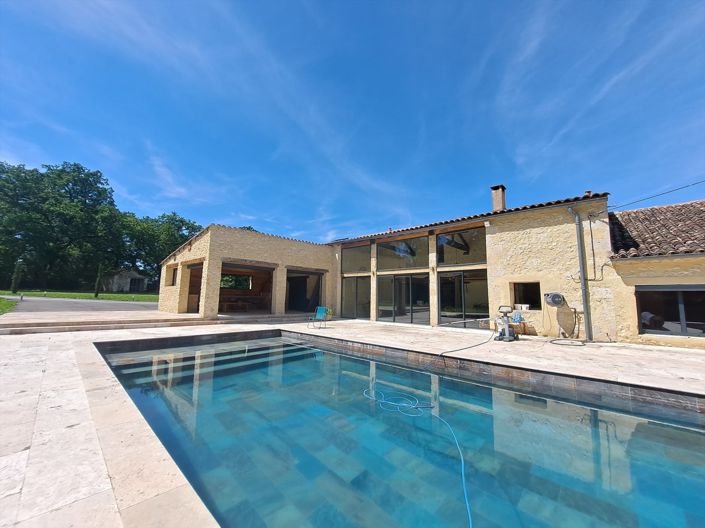 Image No.3-5 Bed Property for sale