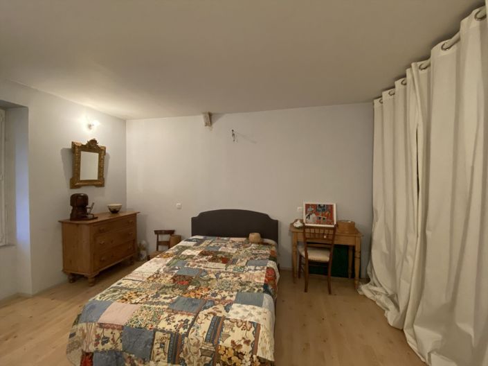 Image No.26-6 Bed House for sale