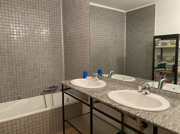 Image No.27-6 Bed House for sale