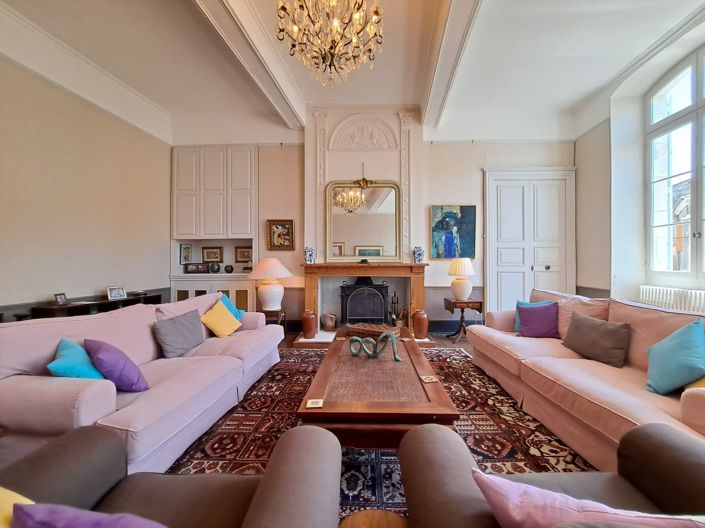 Image No.8-5 Bed House for sale