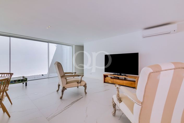 Image No.19-8 Bed House for sale