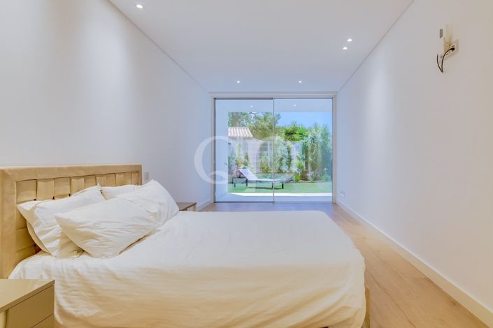 Image No.23-8 Bed House for sale
