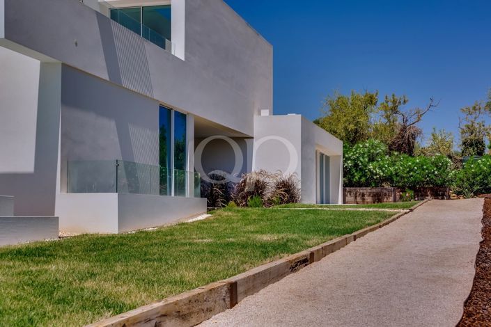 Image No.27-8 Bed House for sale