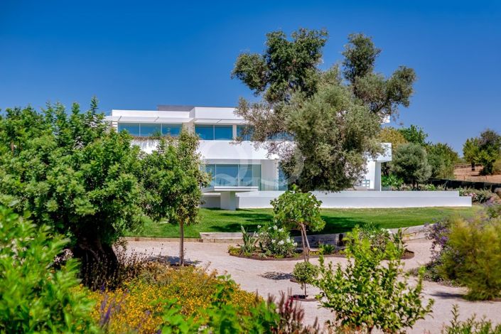 Image No.4-8 Bed House for sale