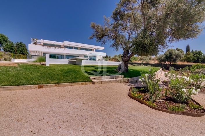 Image No.40-8 Bed House for sale