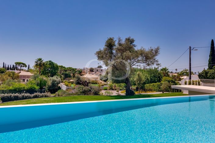 Image No.42-8 Bed House for sale
