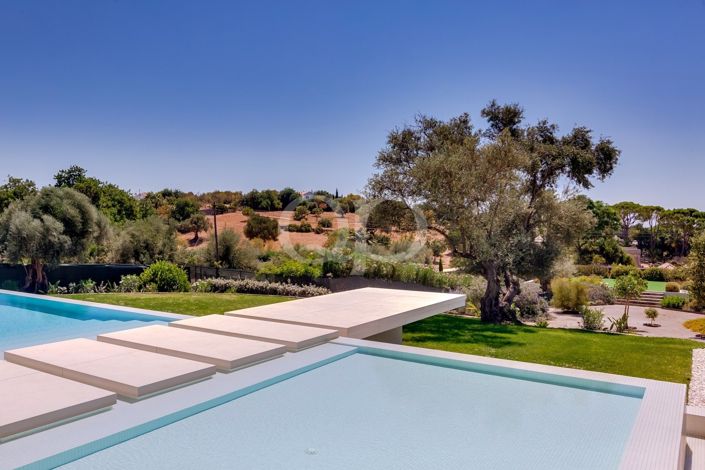 Image No.48-8 Bed House for sale