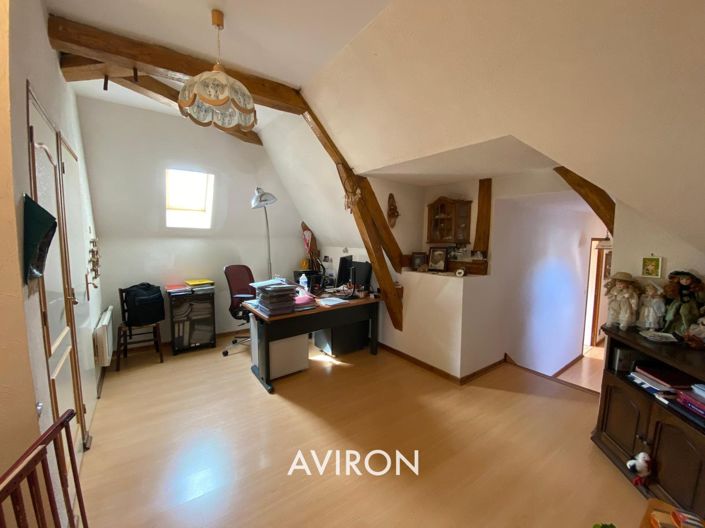 Image No.6-5 Bed House for sale