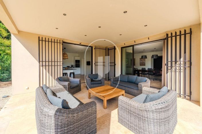 Image No.11-5 Bed House for sale