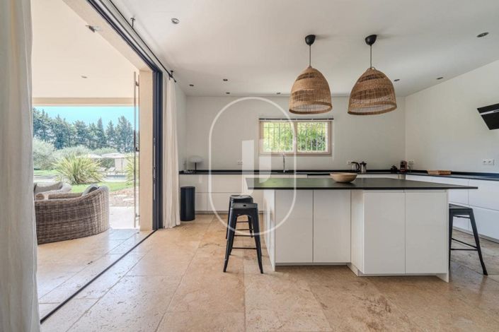 Image No.6-5 Bed House for sale