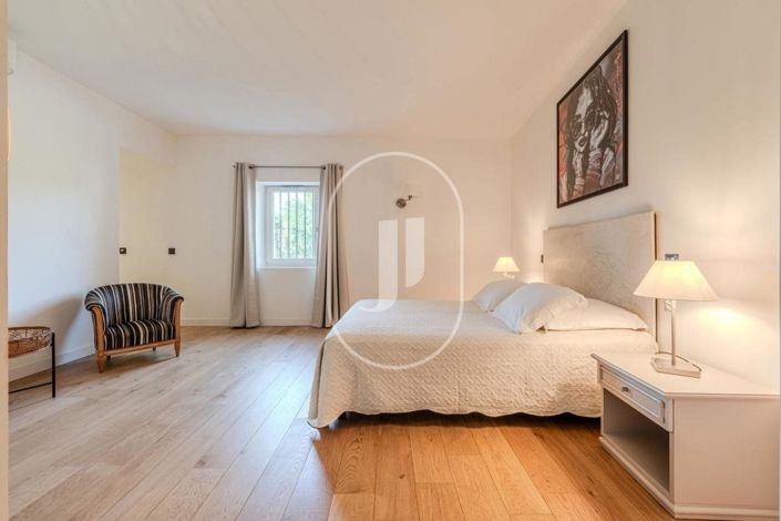 Image No.9-5 Bed House for sale