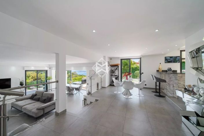 Image No.14-4 Bed House for sale