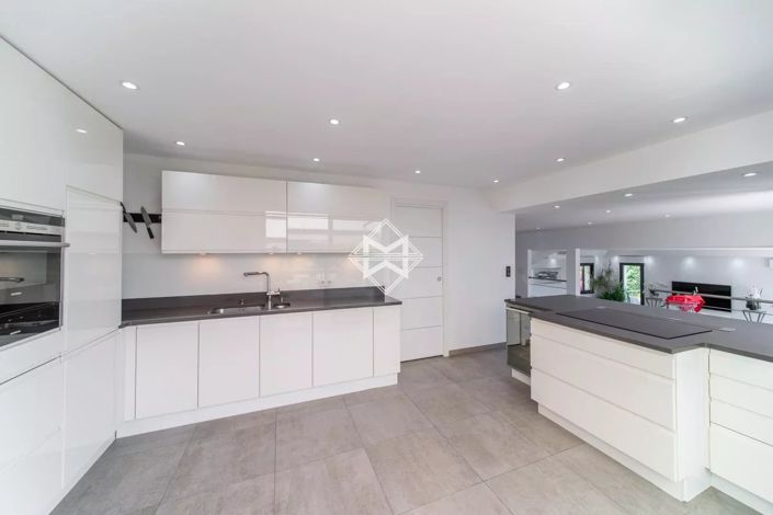 Image No.16-4 Bed House for sale