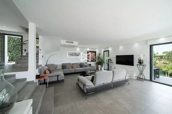 Image No.17-4 Bed House for sale