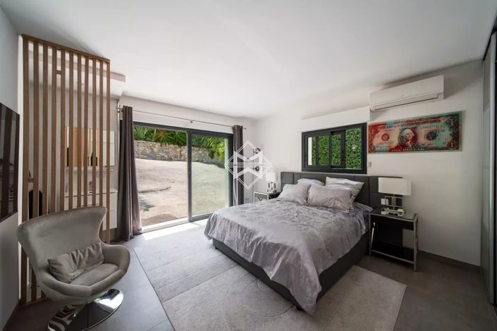 Image No.18-4 Bed House for sale