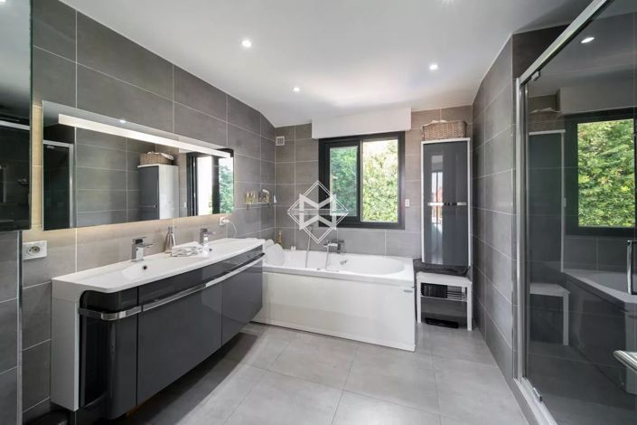 Image No.19-4 Bed House for sale