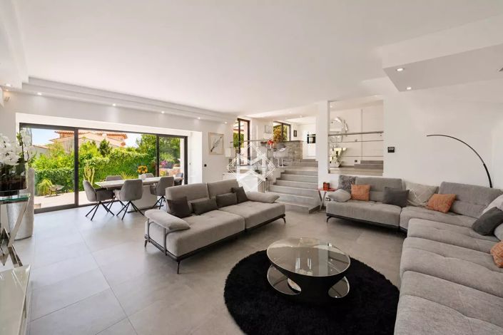 Image No.4-4 Bed House for sale