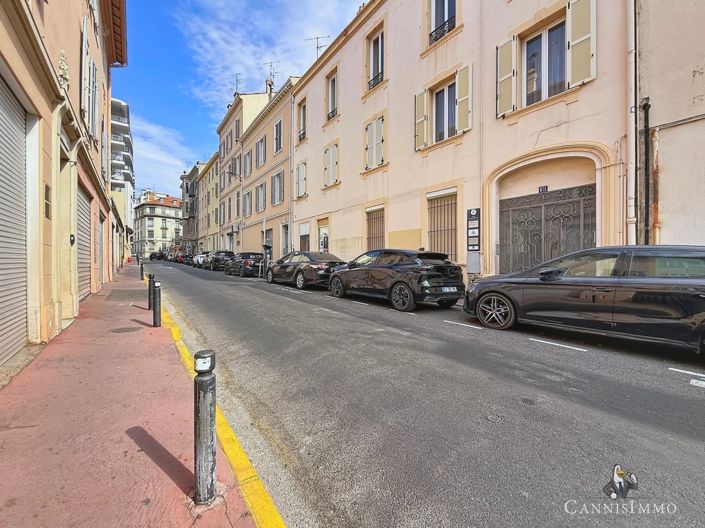 Image No.21-3 Bed Apartment for sale