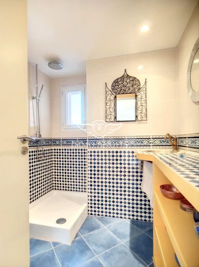 Image No.18-4 Bed House for sale