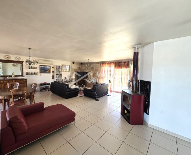 Image No.15-3 Bed House for sale