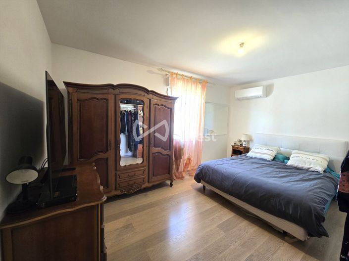 Image No.19-3 Bed House for sale