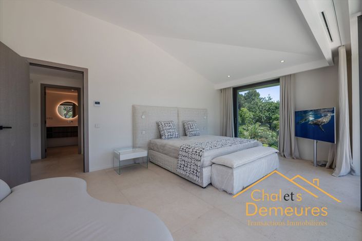 Image No.16-5 Bed House for sale