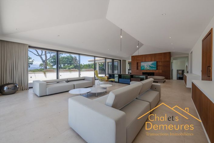 Image No.2-5 Bed House for sale
