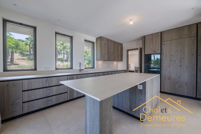 Image No.4-5 Bed House for sale