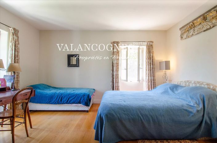 Image No.32-5 Bed House for sale