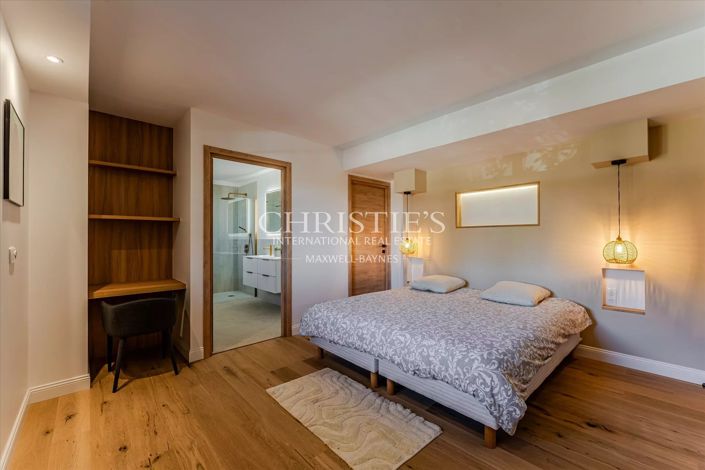 Image No.17-4 Bed House for sale