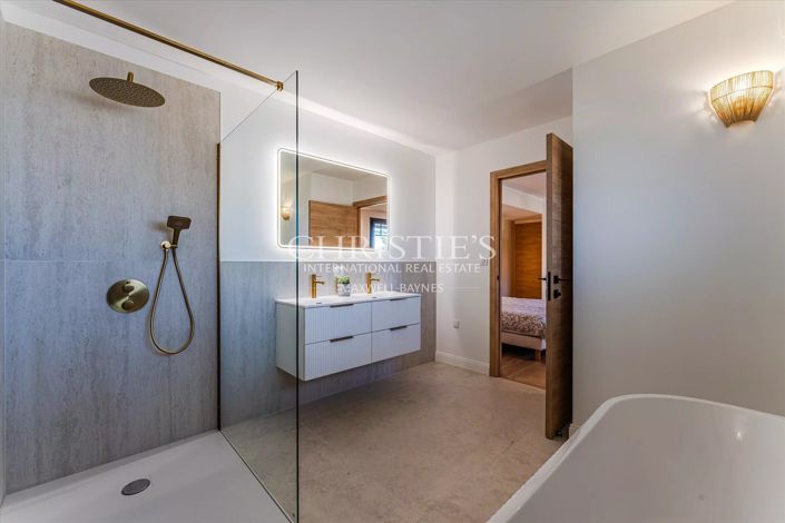Image No.19-4 Bed House for sale